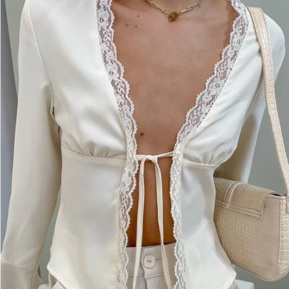 Showpo US 2 long sleeve lace blouse for going out, coquette style.AU size 6=US 2